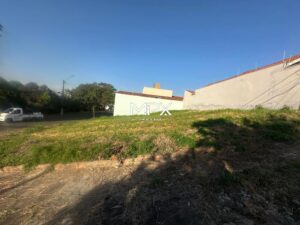 Terreno à venda no bairro São Vicente em Piracicaba.
