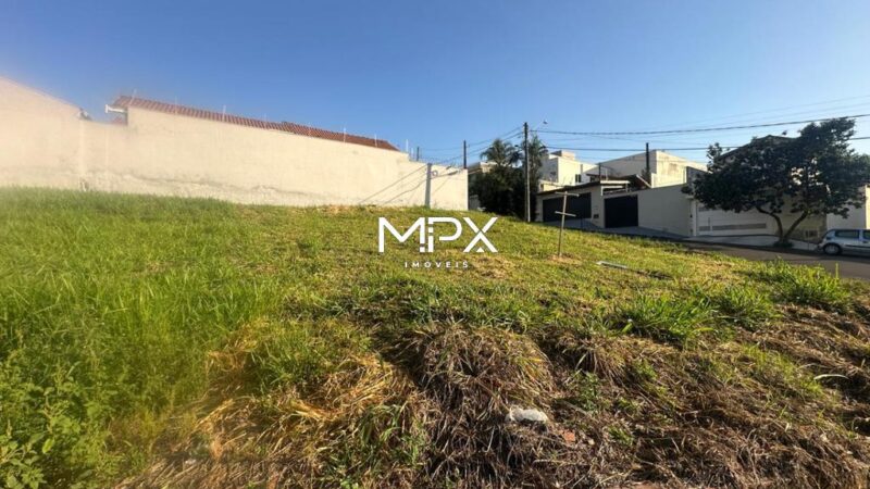 Terreno à venda no bairro São Vicente em Piracicaba.