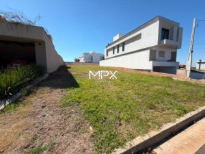Terreno à venda no bairro Ondas em Piracicaba.