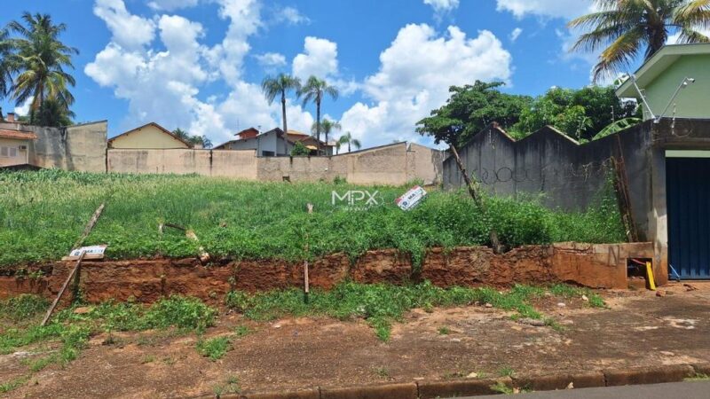 Terreno à venda em Piracicaba, Chácara Nazaré, com 901 m²