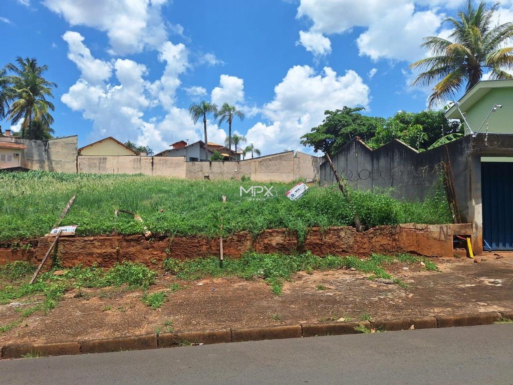 Terreno à venda em Piracicaba, Chácara Nazaré, com 901 m²