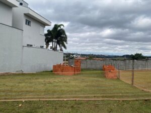 Terreno à venda em Piracicaba, Santa Rosa, com 303.76 m², Residencial Villa D áquila