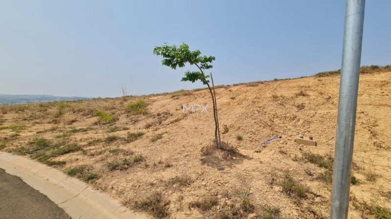 Terreno à venda em Piracicaba, Ondas, com 1711.62 m², Residencial Vitória Régia