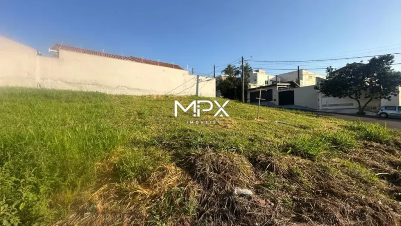 Terreno à venda no bairro São Vicente em Piracicaba.