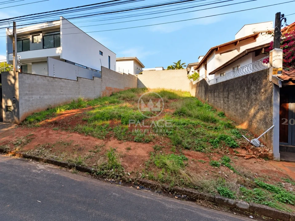 Terreno à venda em Parque Santa Cecília, Piracicaba — 360 m²
