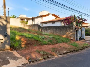 Terreno à venda em Parque Santa Cecília, Piracicaba — 360 m²