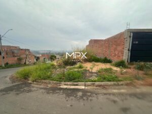 Terreno à venda no bairro Vila Sônia em Piracicaba.