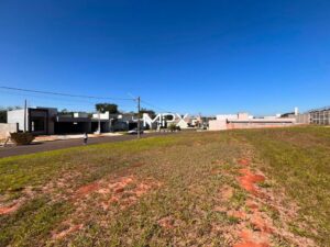 Terreno à venda no Conjunto Residencial Vitório Cezarino em Rio das Pedras
