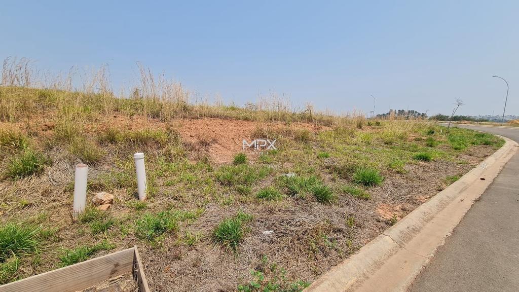 Terreno à venda em Piracicaba, Ondas, com 695.46 m², Residencial Vitória Régia