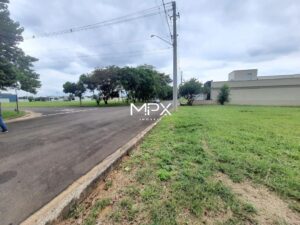 Terreno à venda no Residencial Fazenda Pinheirinho em Rio das Pedras — 300 m²