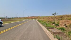 Terreno à venda em Piracicaba, Ondas, com 695.46 m², Residencial Vitória Régia