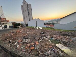 Terreno à venda em Piracicaba, Castelinho, com 180.01 m² — Cód. MPX-TE2807