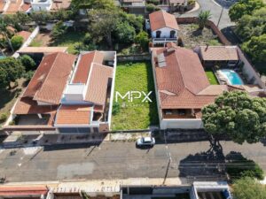 Terreno à venda no Parque Santa Cecília em Piracicaba.