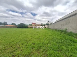 Terreno à venda no Condomínio Residencial Morada dos Pássaros em Rio das Pedras