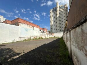 Terreno à venda e para alugar no bairro Centro em Piracicaba.