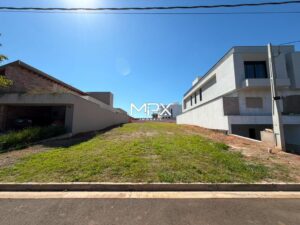 Terreno à venda no bairro Ondas em Piracicaba.