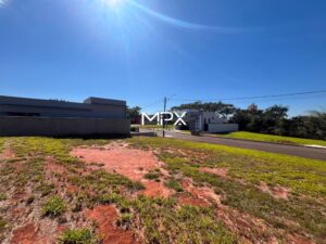Terreno à venda no Conjunto Residencial Vitório Cezarino em Rio das Pedras