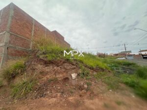 Terreno à venda no bairro Vila Sônia em Piracicaba.