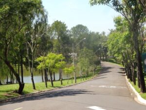 Terreno à venda no Condomínio Colinas de Piracicaba em Piracicaba