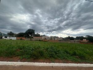 Terreno à venda no bairro Centro em Piracicaba.