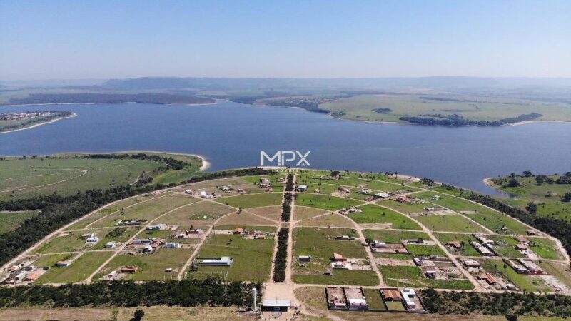 Terreno à venda em Santa Maria da Serra, Centro, com 1020 m², Veleiros