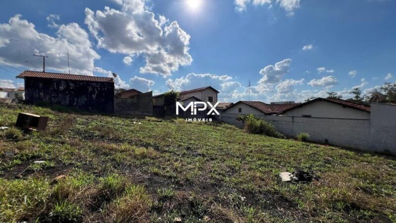 Terreno à venda em Piracicaba, Jardim Petrópolis, com 588 m²