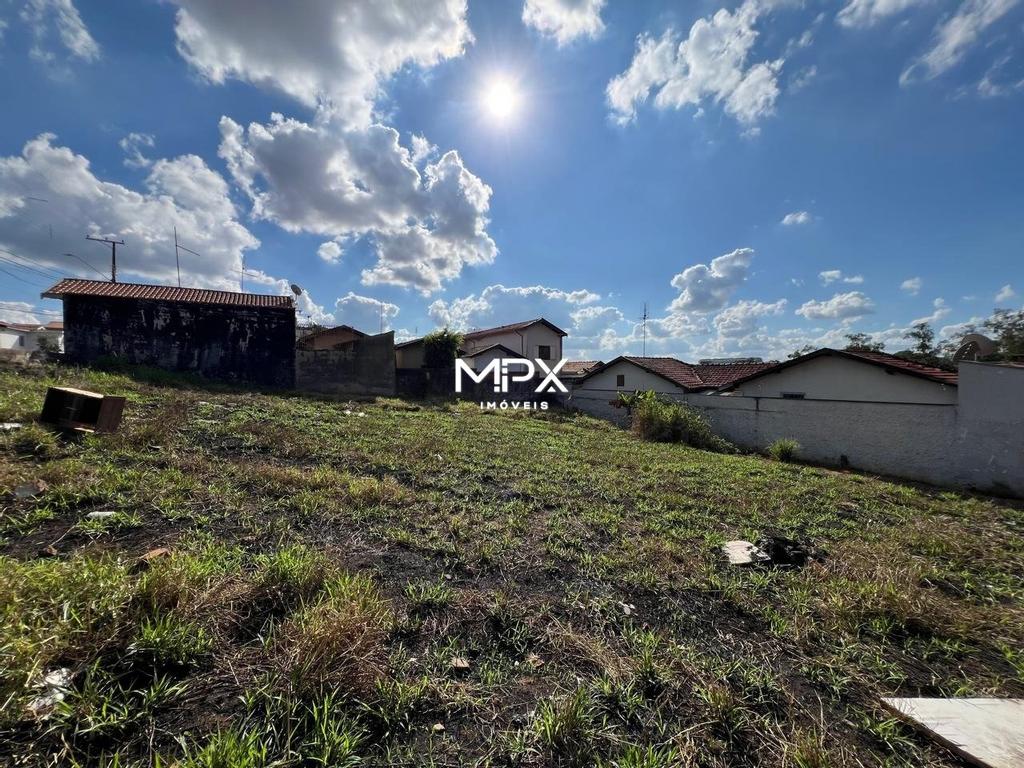 Terreno à venda em Piracicaba, Jardim Petrópolis, com 588 m²