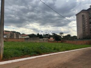 Terreno à venda no bairro Centro em Piracicaba.