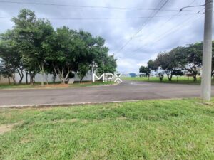 Terreno à venda no Residencial Fazenda Pinheirinho em Rio das Pedras — 300 m²