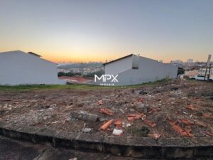 Terreno à venda em Piracicaba, Castelinho, com 180.01 m² — Cód. MPX-TE2807