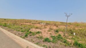 Terreno à venda em Piracicaba, Ondas, com 695.46 m², Residencial Vitória Régia