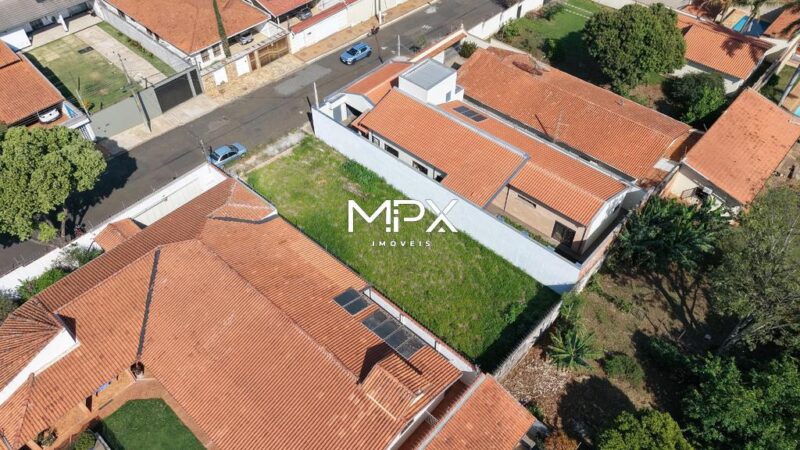 Terreno à venda no Parque Santa Cecília em Piracicaba.