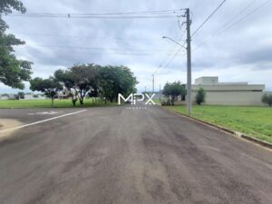 Terreno à venda no Residencial Fazenda Pinheirinho em Rio das Pedras — 300 m²