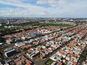Terreno à venda no bairro Água Branca em Piracicaba — 238 m²