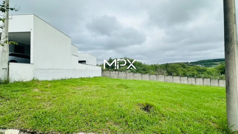 Terreno à venda no Condomínio Portal do Horto em Piracicaba — 300 m²