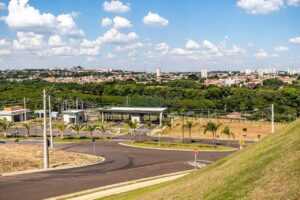 Terreno à venda em Condomínio Damha II, Piracicaba — 405 m²